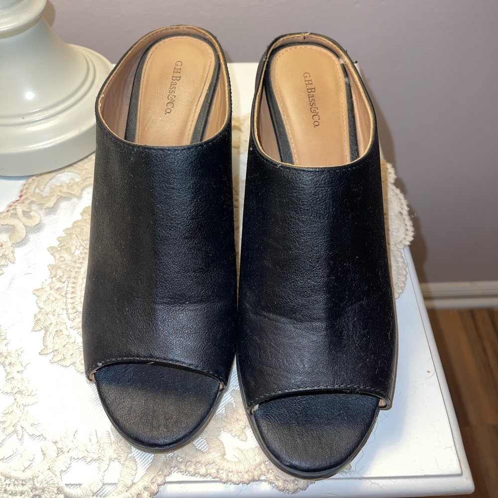 G.H. Bass & Co. Black Women's Peep Toe Mules Size 9